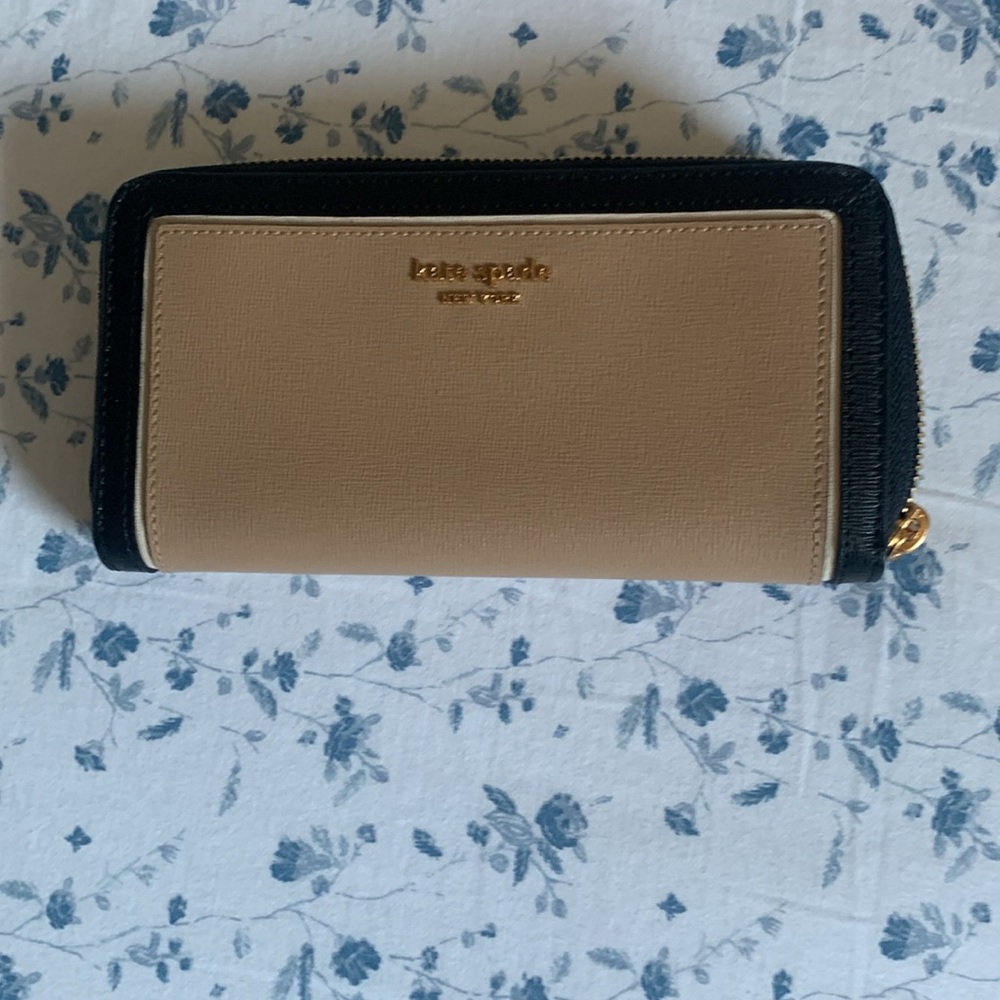 Kate Spade
New York
Staci Continental
Wallet - Picture 4 of 8
